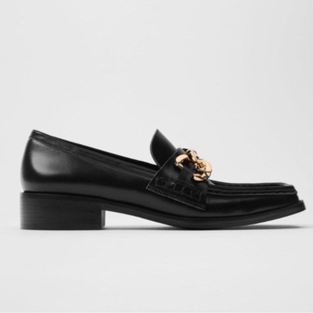 Square toe black leather loafter
